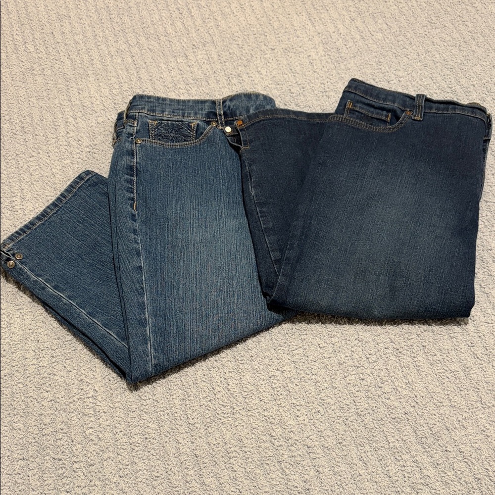 2 Pairs of Gloria Vanderbilt Women's Cropped Jeans - Dark and Light Blue